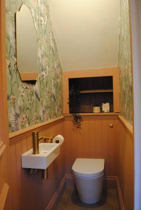 Cosy Renovated House In Warringtonヴィラ エクステリア 写真