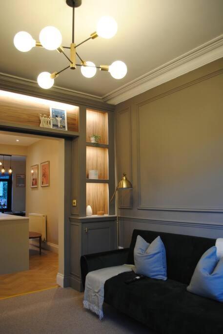 Cosy Renovated House In Warringtonヴィラ エクステリア 写真
