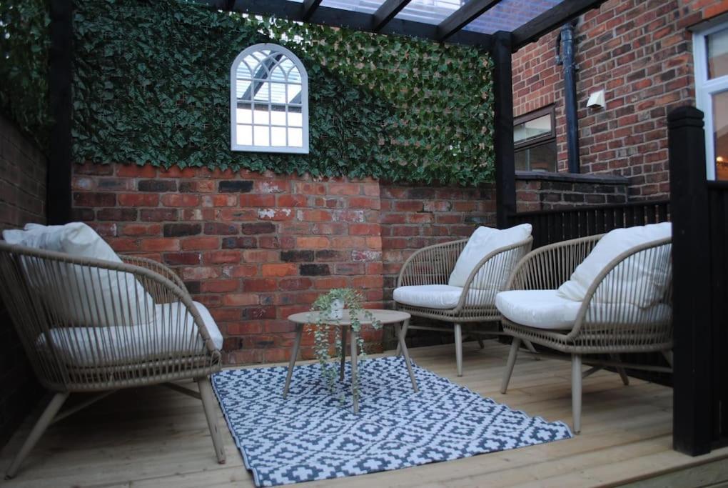 Cosy Renovated House In Warringtonヴィラ エクステリア 写真