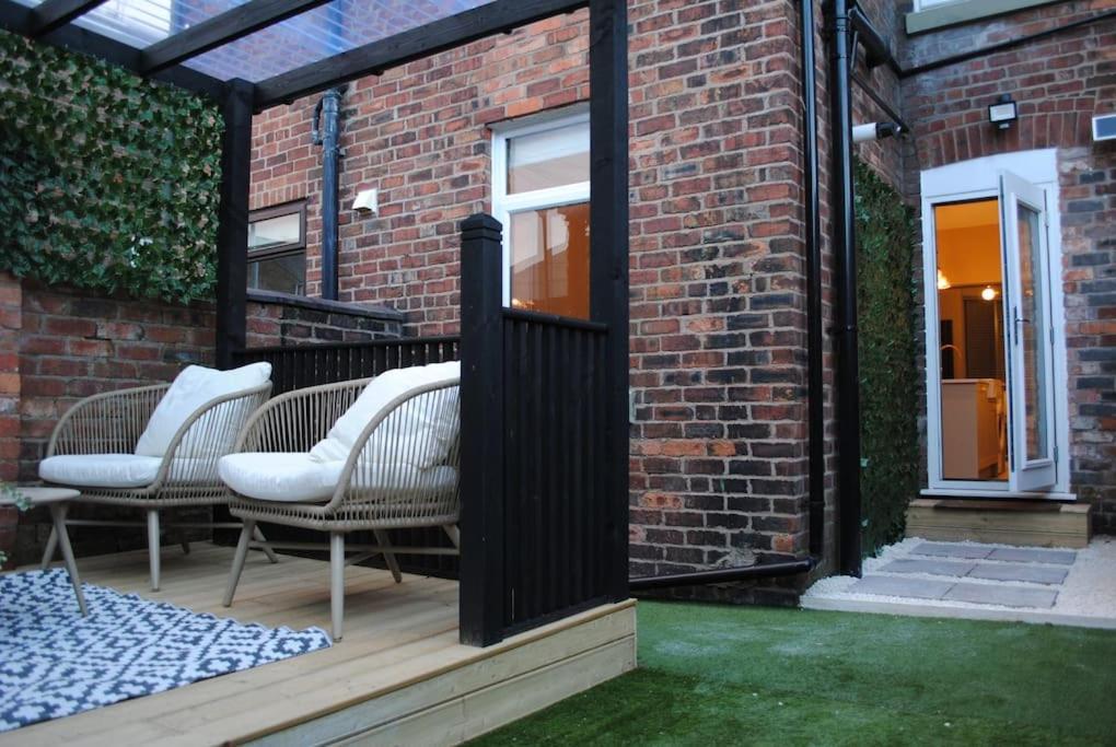 Cosy Renovated House In Warringtonヴィラ エクステリア 写真